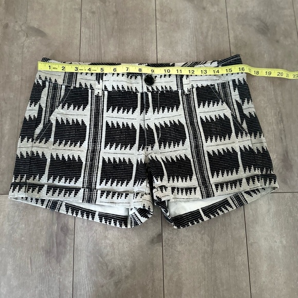 Women’s sz 6 Boho Aztec Midi Stretch Shorts Excellent - Picture 7 of 14